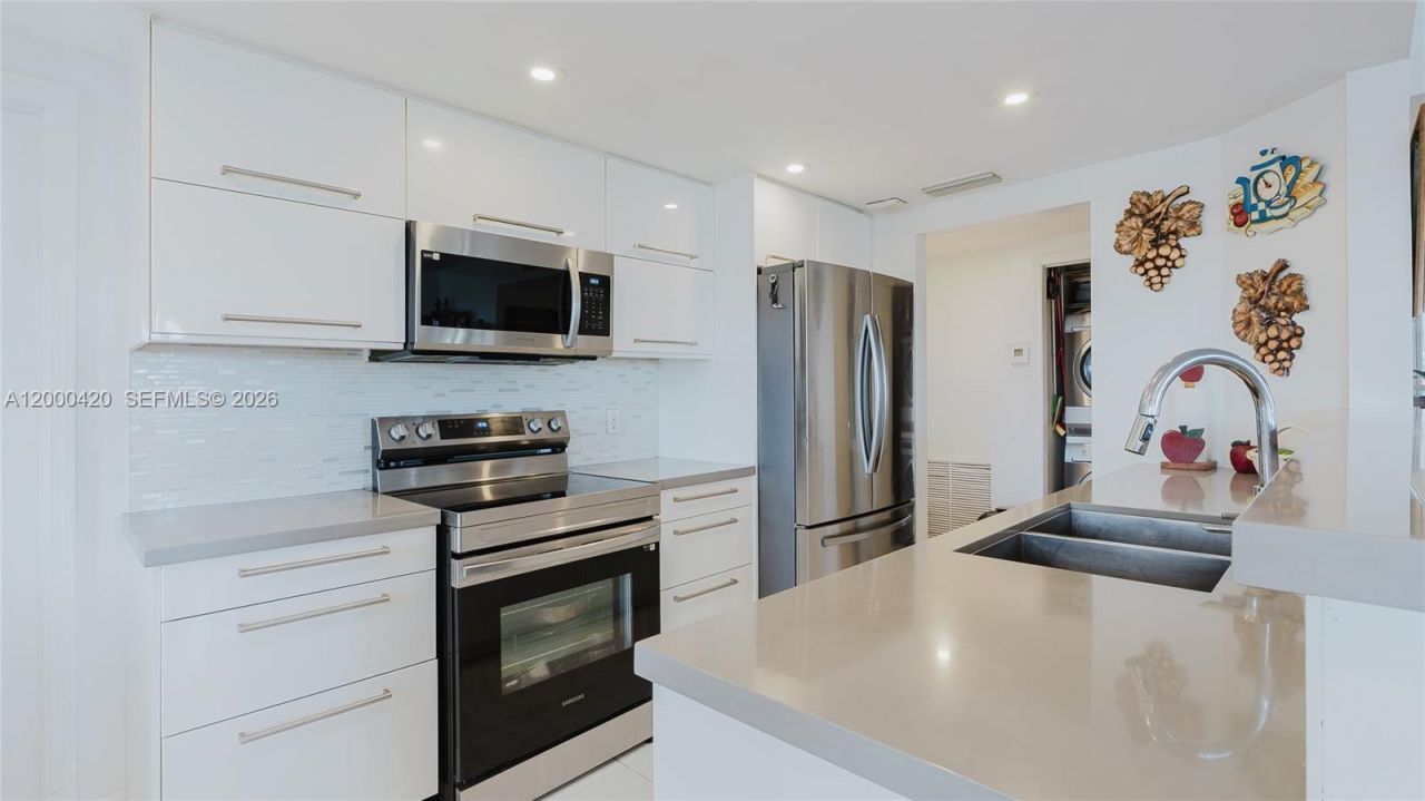 3800 Hillcrest Dr, Unit 411, Hollywood, FL 33021 Photo