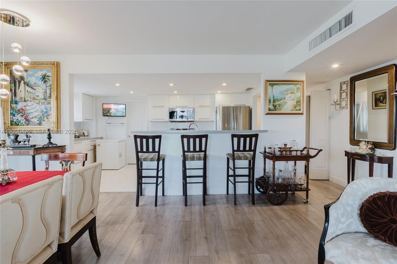 3800 Hillcrest Dr, Unit 411, Hollywood, FL 33021 Photo