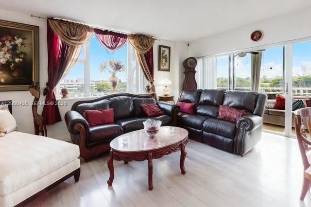 3800 Hillcrest Dr, Unit 411, Hollywood, FL 33021 Photo