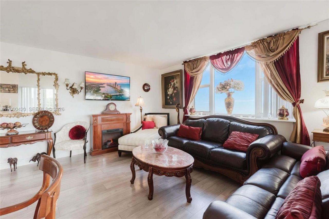 3800 Hillcrest Dr, Unit 411, Hollywood, FL 33021 Photo