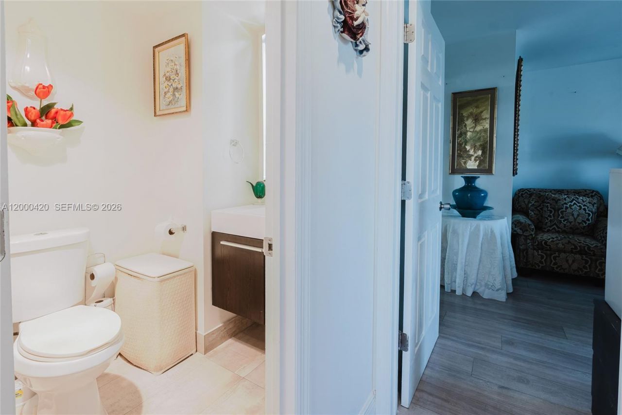 3800 Hillcrest Dr, Unit 411, Hollywood, FL 33021 Photo