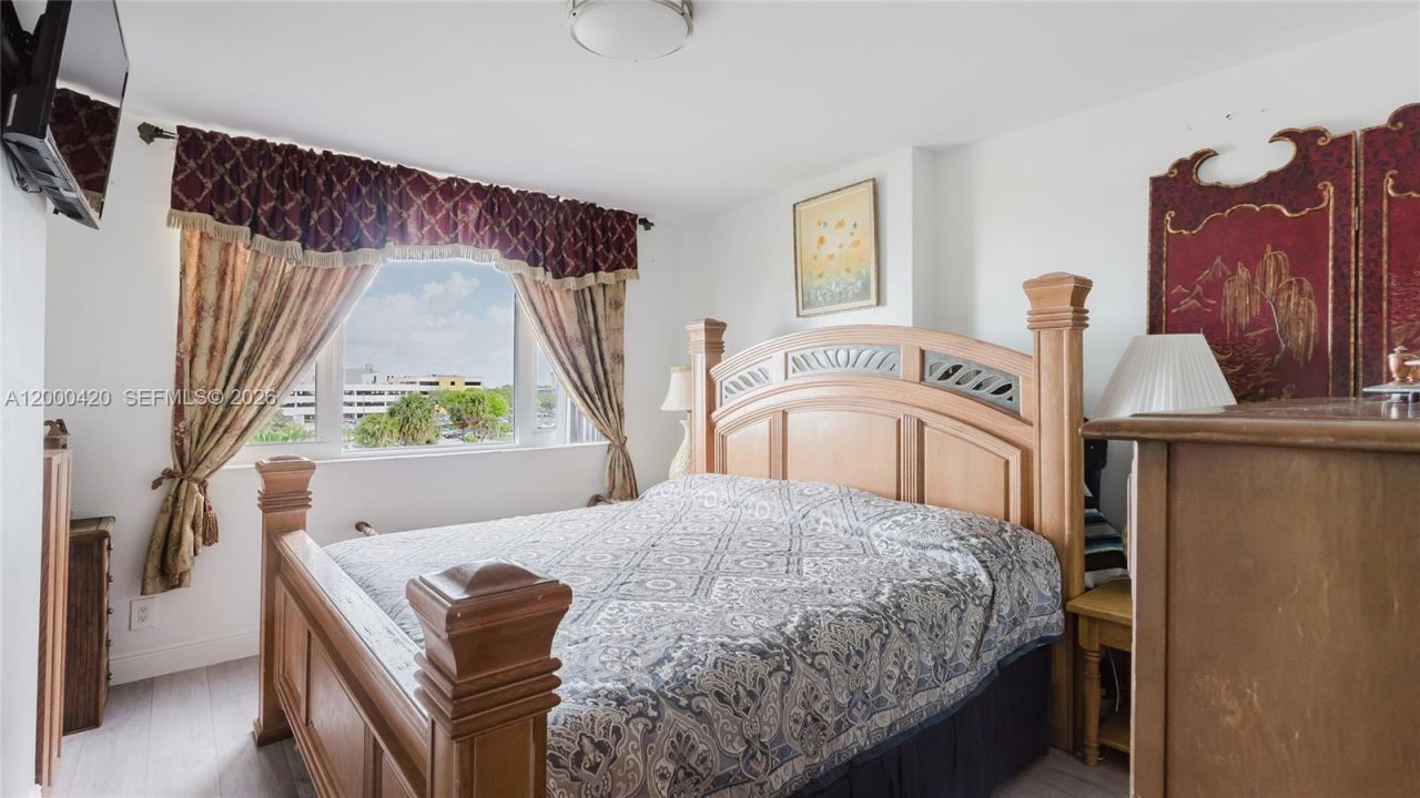 3800 Hillcrest Dr, Unit 411, Hollywood, FL 33021 Photo