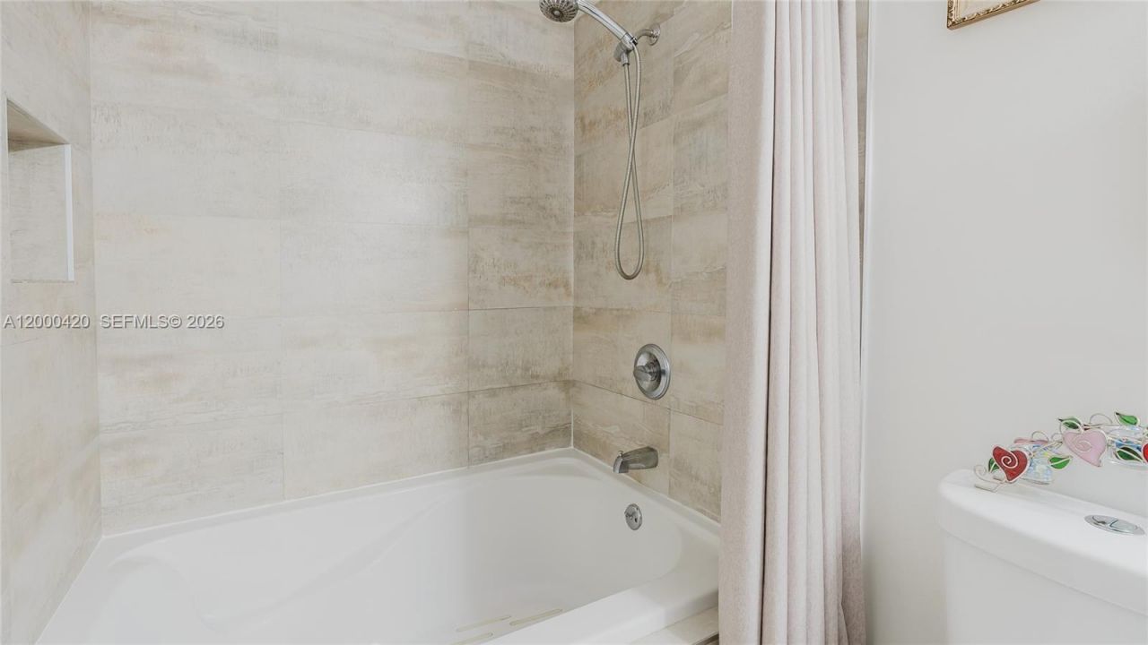 3800 Hillcrest Dr, Unit 411, Hollywood, FL 33021 Photo