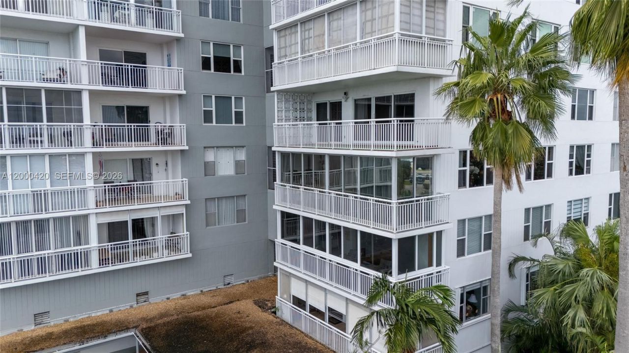 3800 Hillcrest Dr, Unit 411, Hollywood, FL 33021 Photo