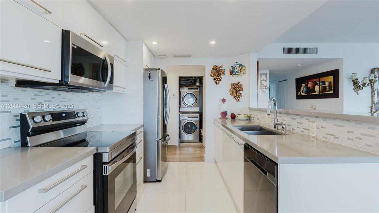 3800 Hillcrest Dr, Unit 411, Hollywood, FL 33021 Photo