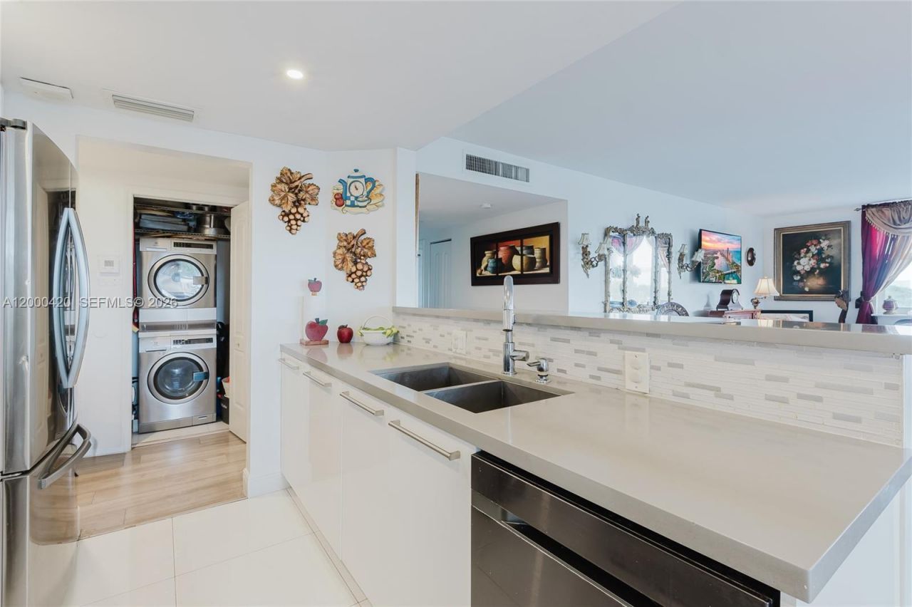 3800 Hillcrest Dr, Unit 411, Hollywood, FL 33021 Photo