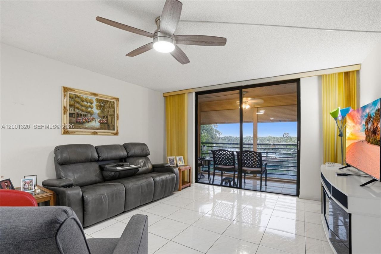 1001 Colony Point Cir, Unit 503, Pembroke Pines, FL 33026 Photo