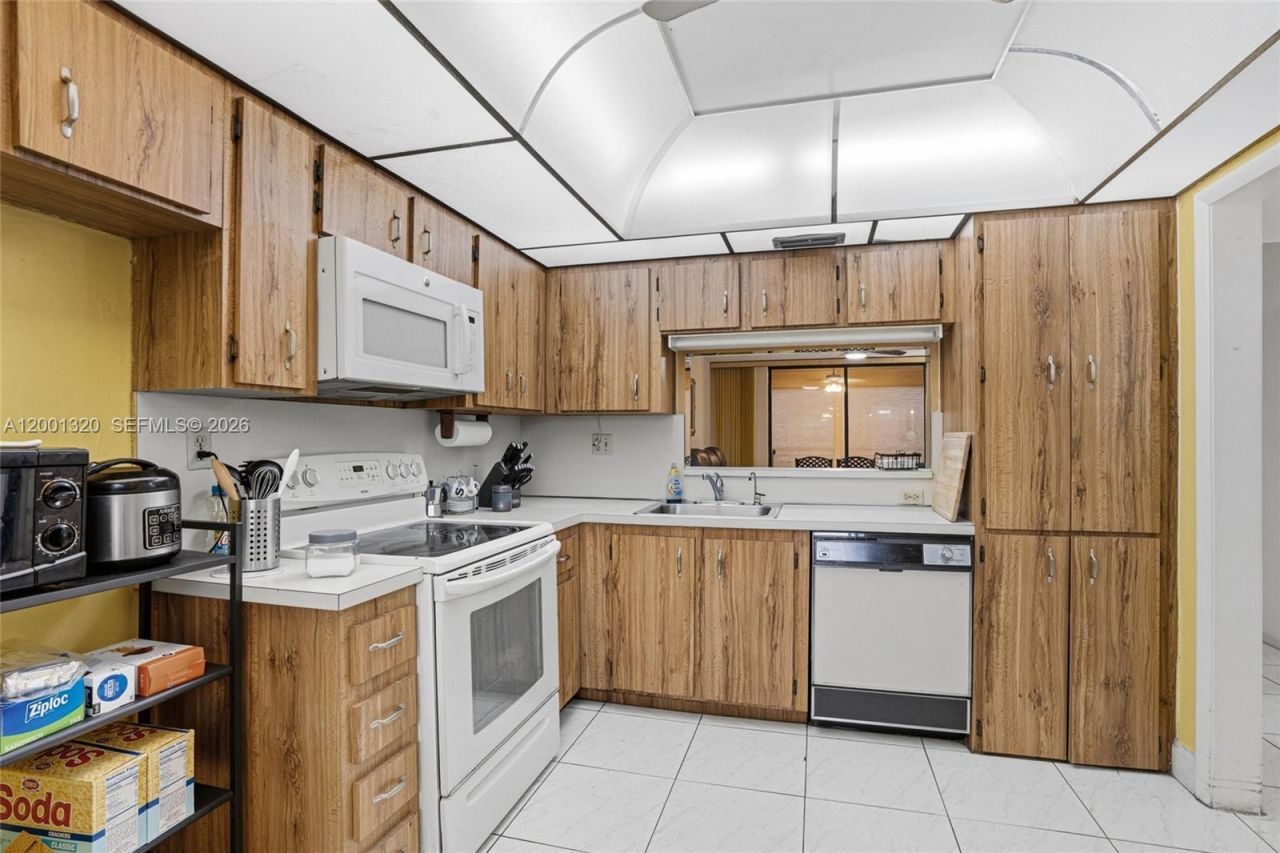 1001 Colony Point Cir, Unit 503, Pembroke Pines, FL 33026 Photo