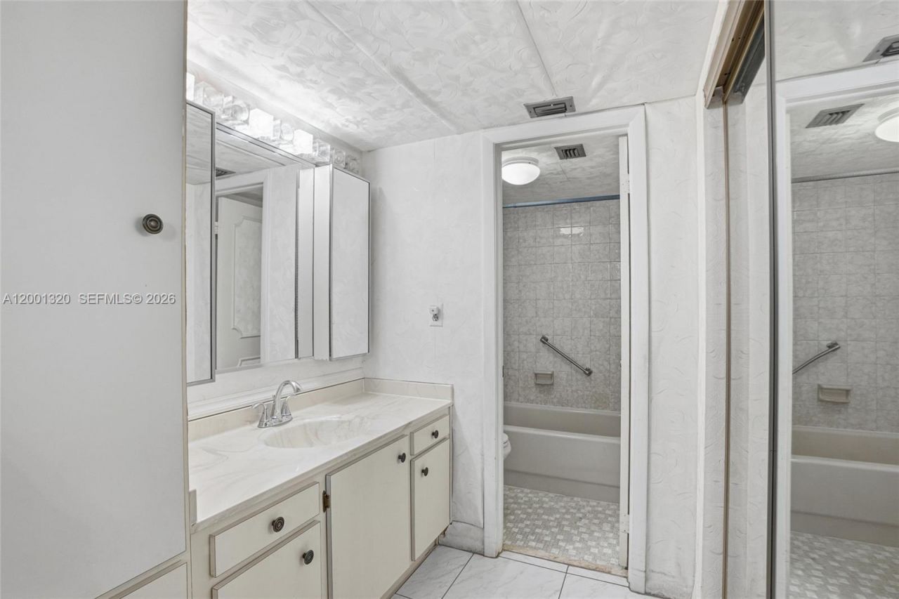 1001 Colony Point Cir, Unit 503, Pembroke Pines, FL 33026 Photo