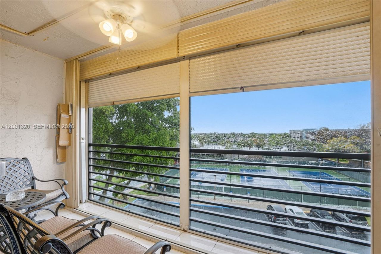 1001 Colony Point Cir, Unit 503, Pembroke Pines, FL 33026 Photo