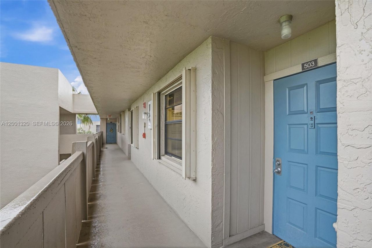 1001 Colony Point Cir, Unit 503, Pembroke Pines, FL 33026 Photo