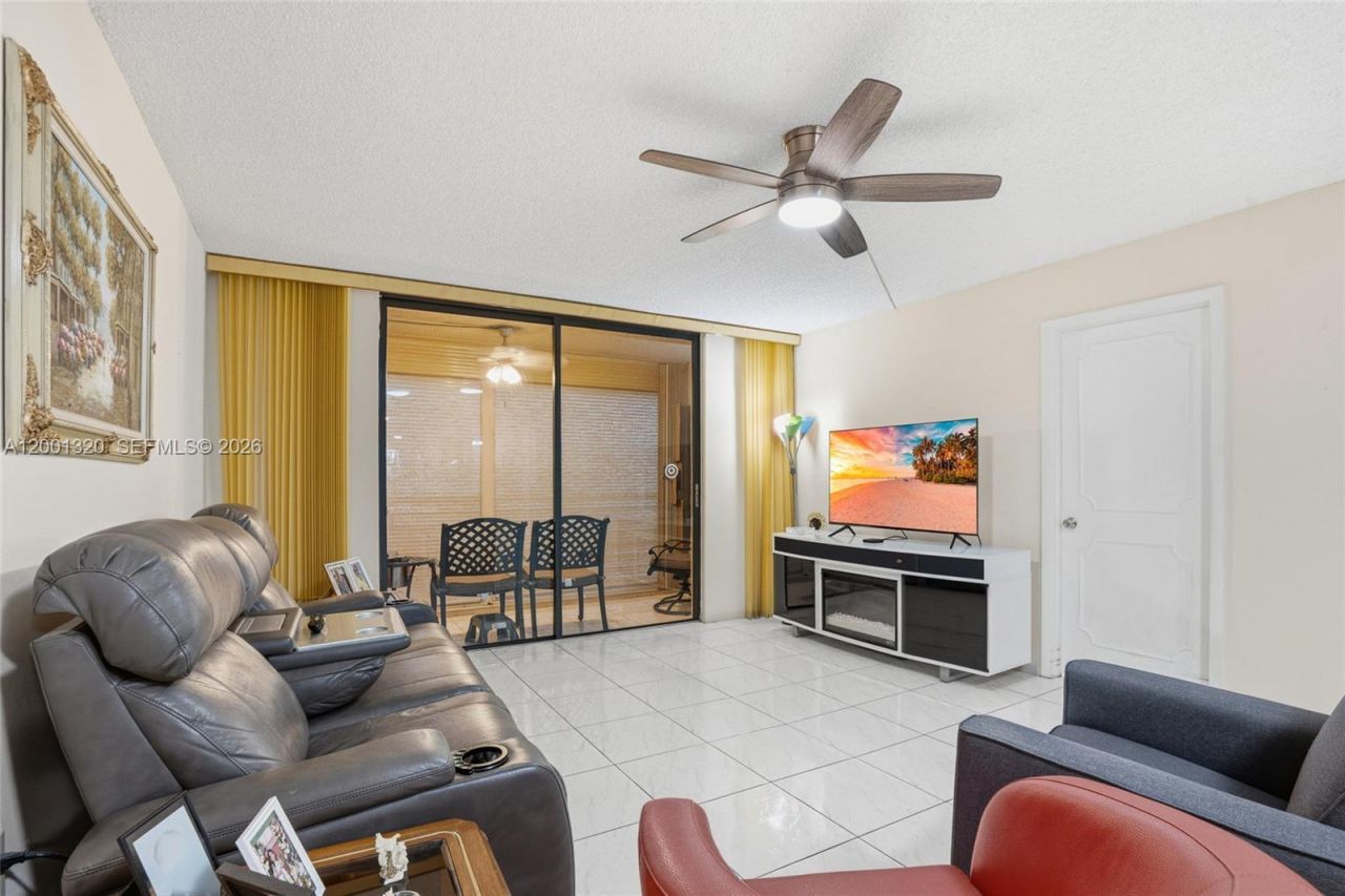 1001 Colony Point Cir, Unit 503, Pembroke Pines, FL 33026 Photo