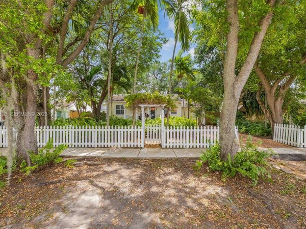 6382 SW 38th St, Miami, FL 33155