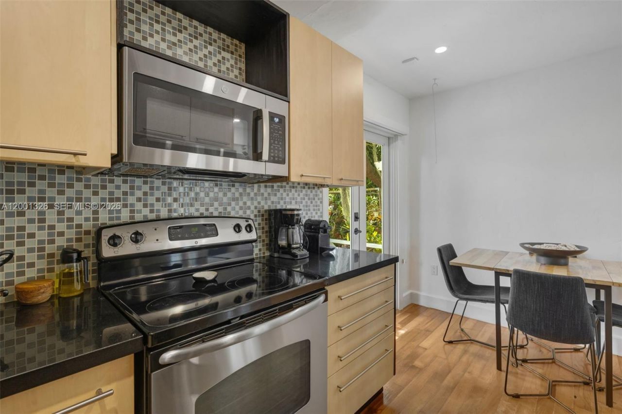 6382 SW 38th St, Miami, FL 33155 Photo