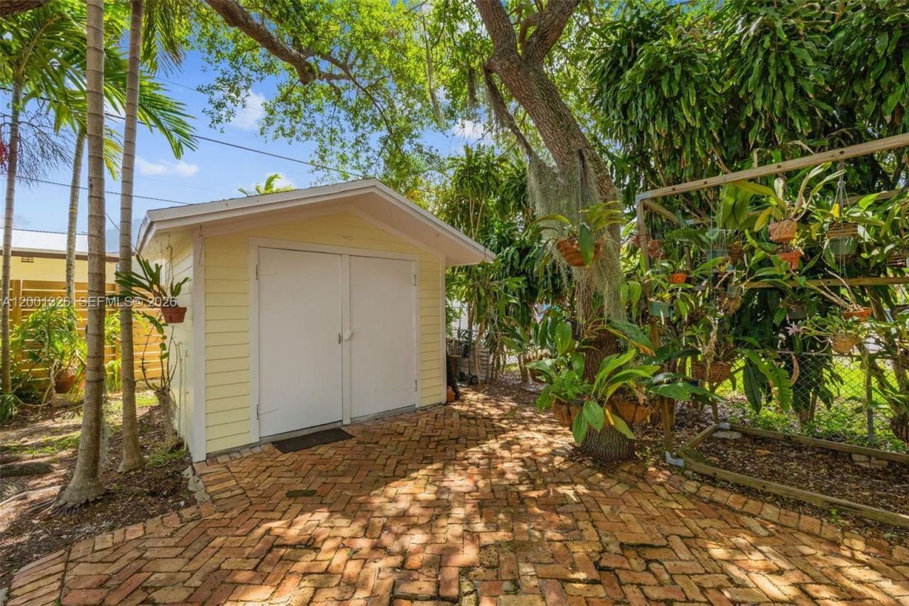 6382 SW 38th St, Miami, FL 33155 Photo