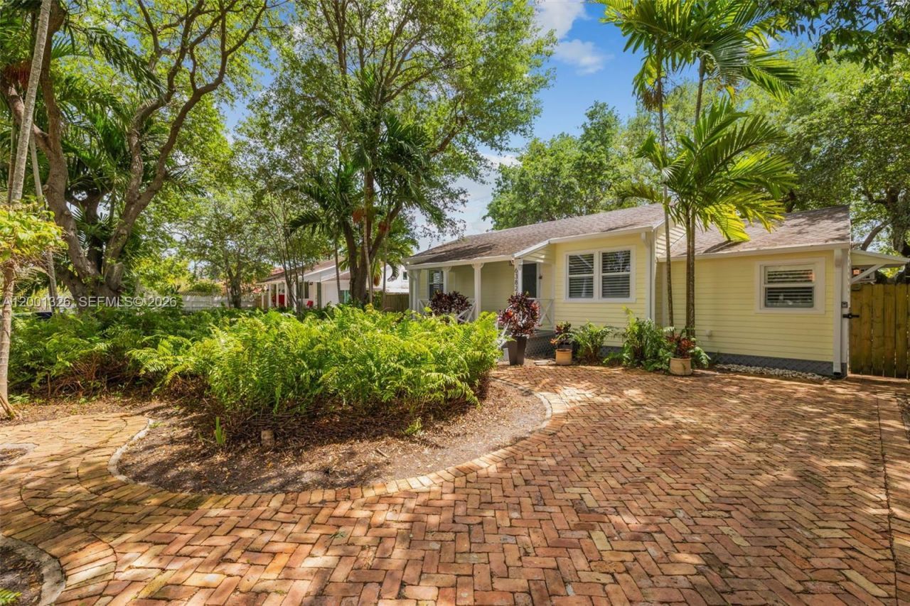 6382 SW 38th St, Miami, FL 33155 Photo