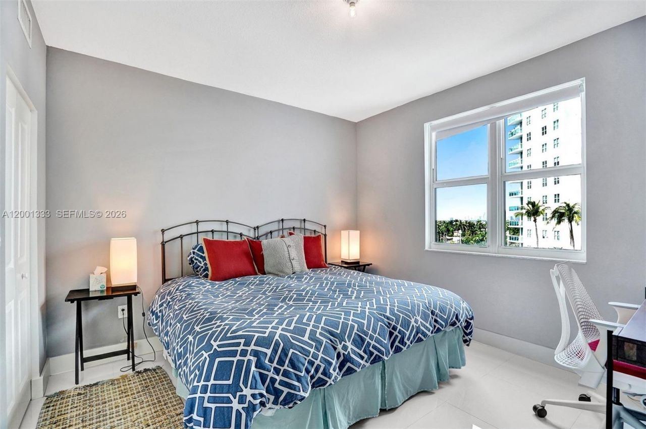 7900 Harbor Island Dr, Unit 704, North Bay Village, FL 33141 Photo