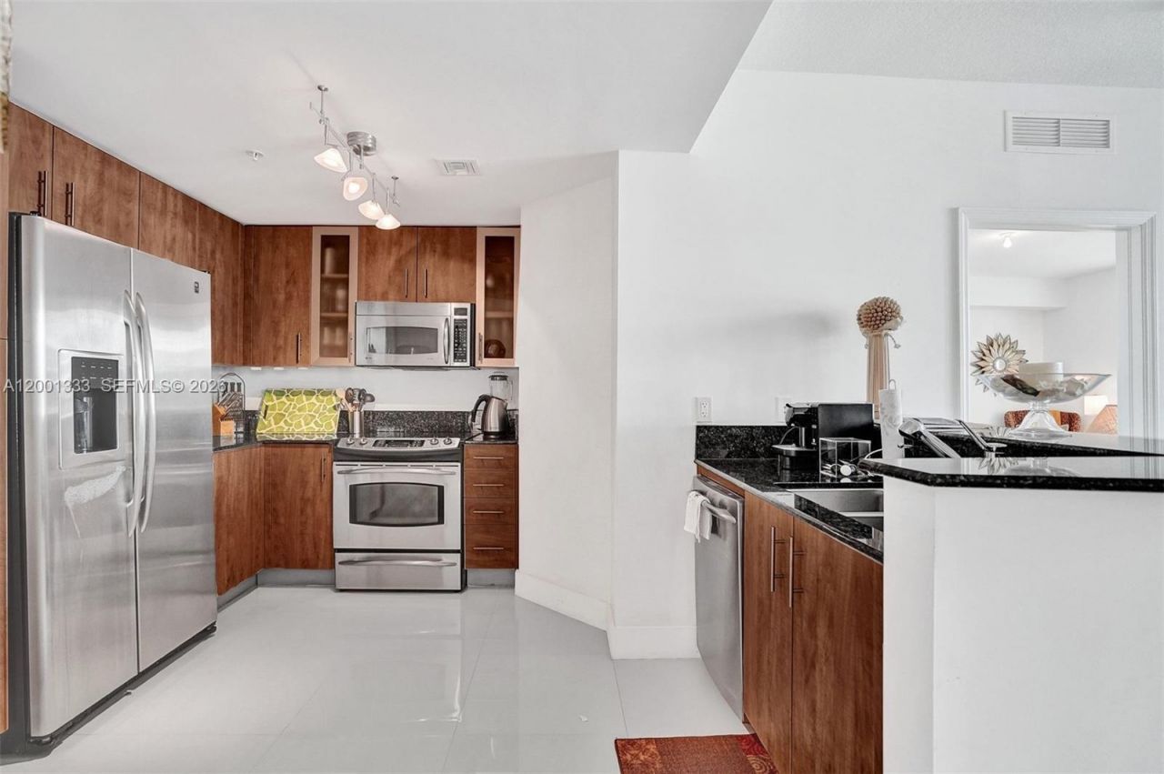 7900 Harbor Island Dr, Unit 704, North Bay Village, FL 33141 Photo