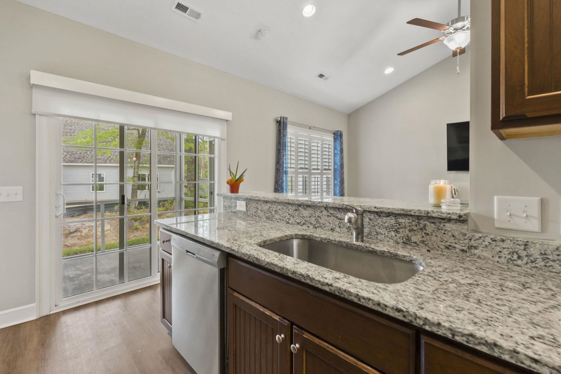 532 Whiddy Loop Photo 12