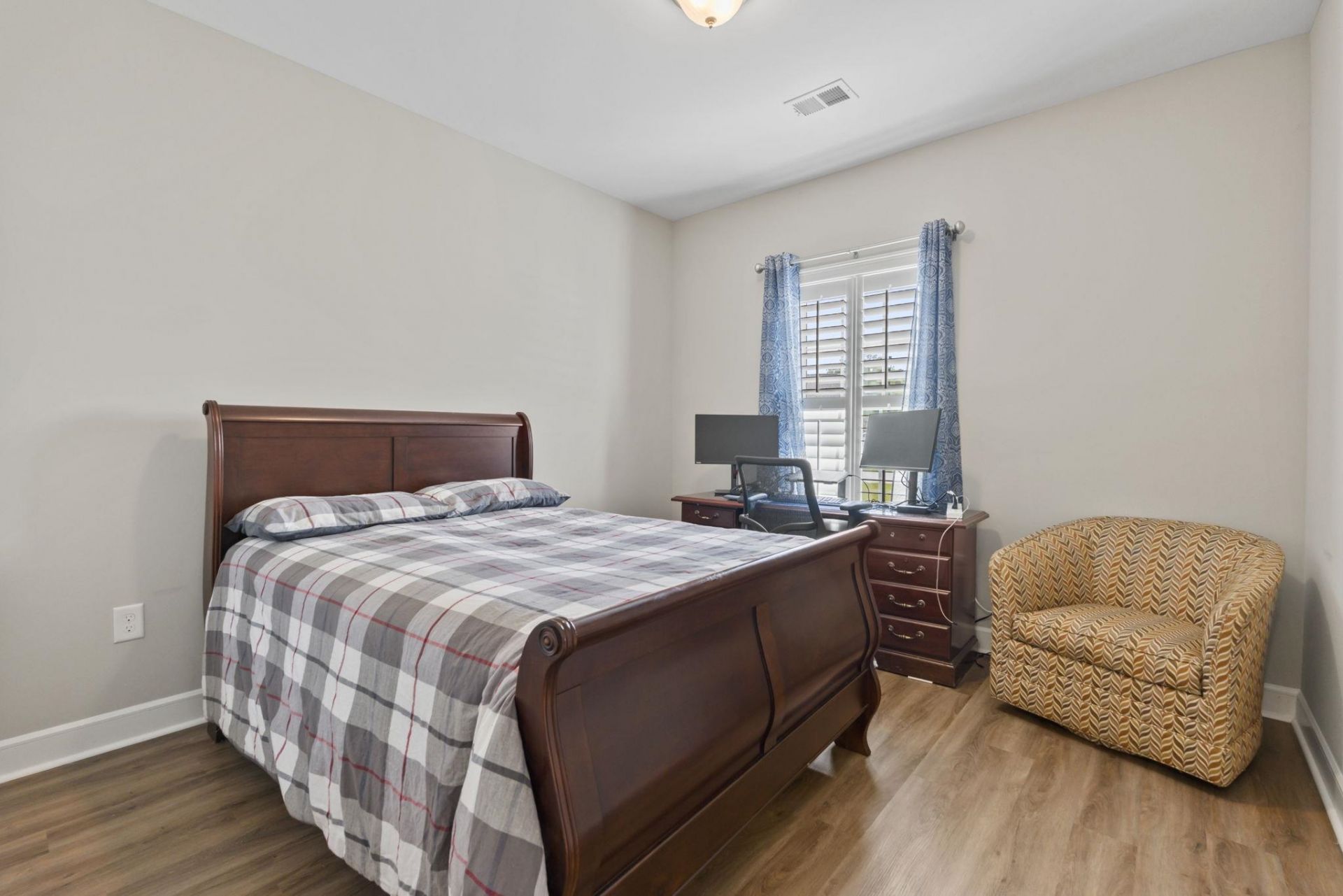 532 Whiddy Loop Photo 23