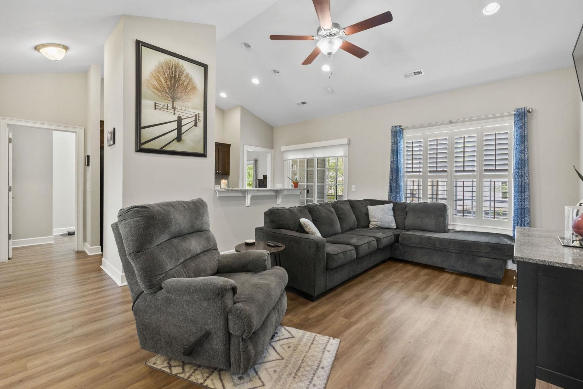 532 Whiddy Loop Photo 6