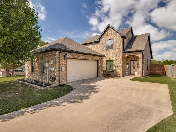 1 Pleasant Valley, Sanger, TX 76266