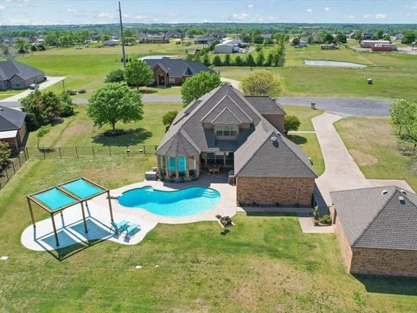 373 Sundance Drive, Van Alstyne, TX 75495