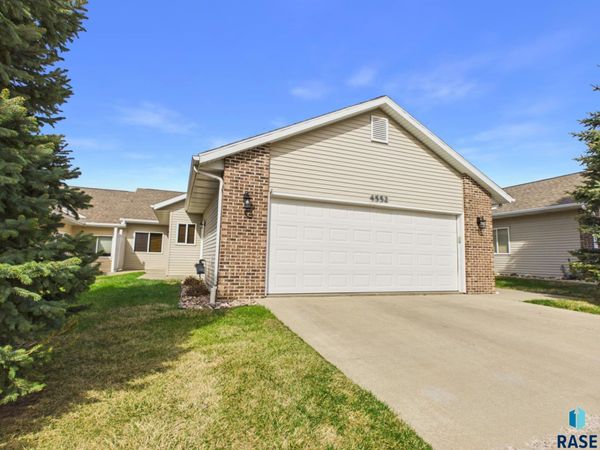 4552 E 49th St, Sioux Falls, SD 57110