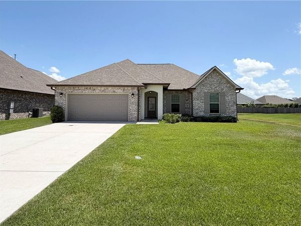 204 CYPRESS Bend, Belle Chasse, LA 70037