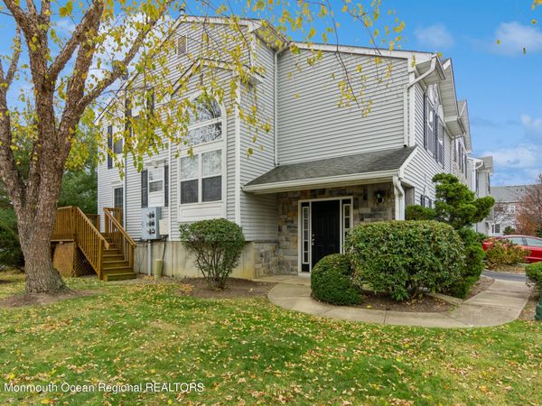 34 Chimney Court, Unit 181, Laurence Harbor, NJ 08879