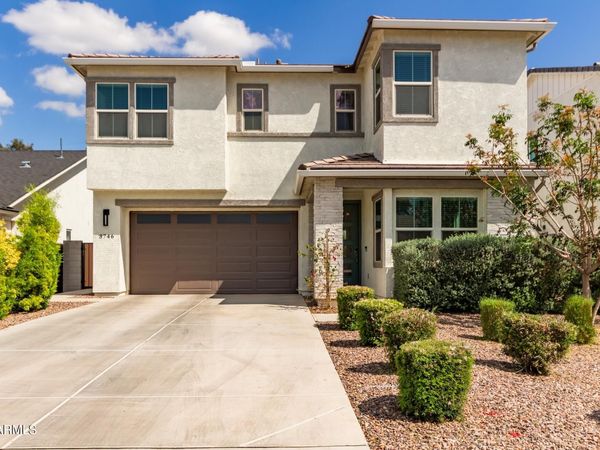 3746 E EARLL Drive, Phoenix, AZ 85018