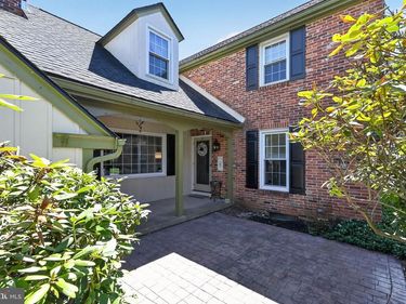 2953 PARKVIEW LANE, ALLENTOWN, PA 18103