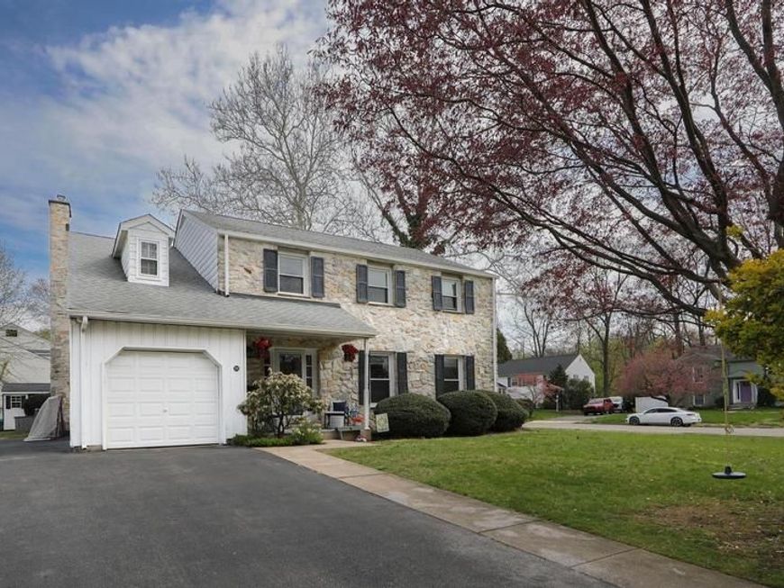 701 W Rolling Road, Springfield, PA 19064 Main Photo