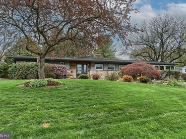 324 LEEARDEN ROAD, HERSHEY, PA 17033