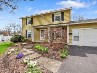 4868 Juneway Drive S, Liverpool, NY 13088