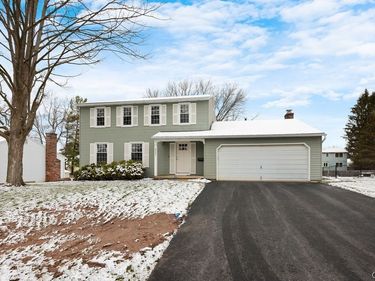 4957 Look Kinney Circle, Liverpool, NY 13088