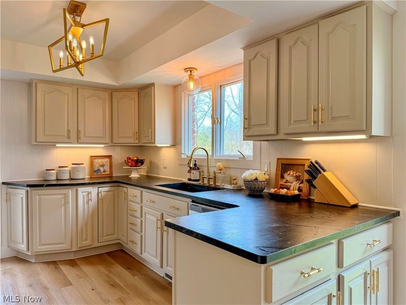 3169 Hilltop Point Circle, Medina, OH 44256 Photo 15