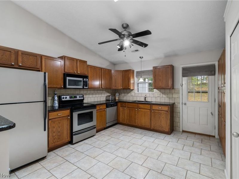 527 S Frank Boulevard, Akron, OH 44313 Photo 14