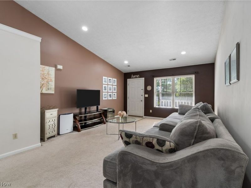 527 S Frank Boulevard, Akron, OH 44313 Photo 6