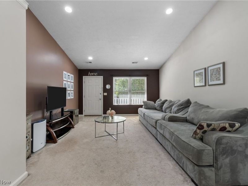 527 S Frank Boulevard, Akron, OH 44313 Photo 7