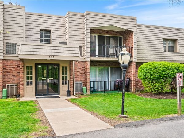 605 Calais Dr, Unit 101, Pittsburgh, PA 15237
