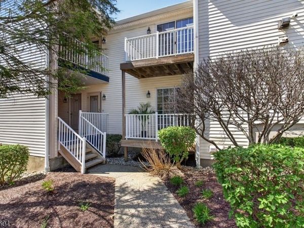 252 Potomac Dr, Bernards, NJ 07920