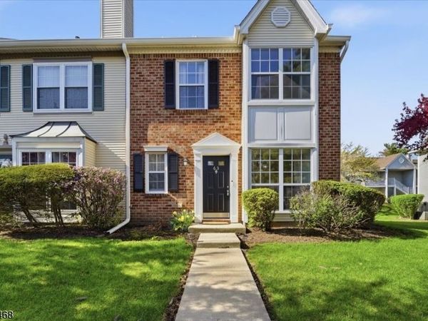 63 Amberly Ct, Franklin, NJ 08823