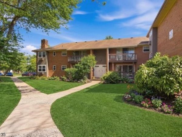 16 Deanna Dr, Hillsborough, NJ 08844