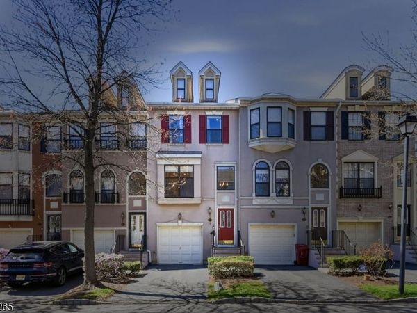 424 Hartford Dr, Nutley, NJ 07110