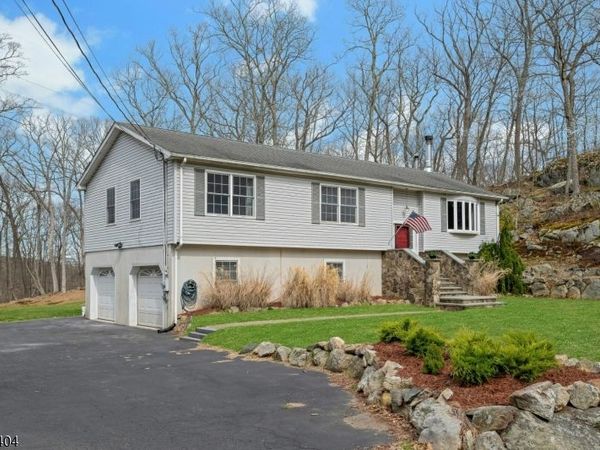 4 Andover Mohawk Rd, Byram, NJ 07821