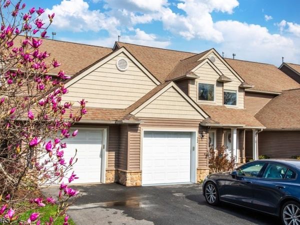 24 Clubhouse Rd, Hardyston, NJ 07419