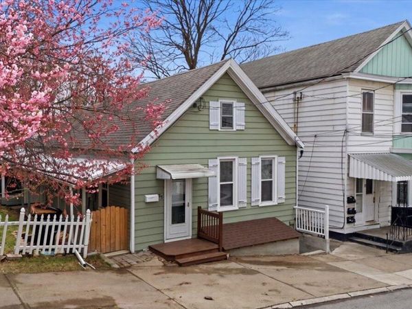 27 Lincoln Avenue, Troy, NY 12180