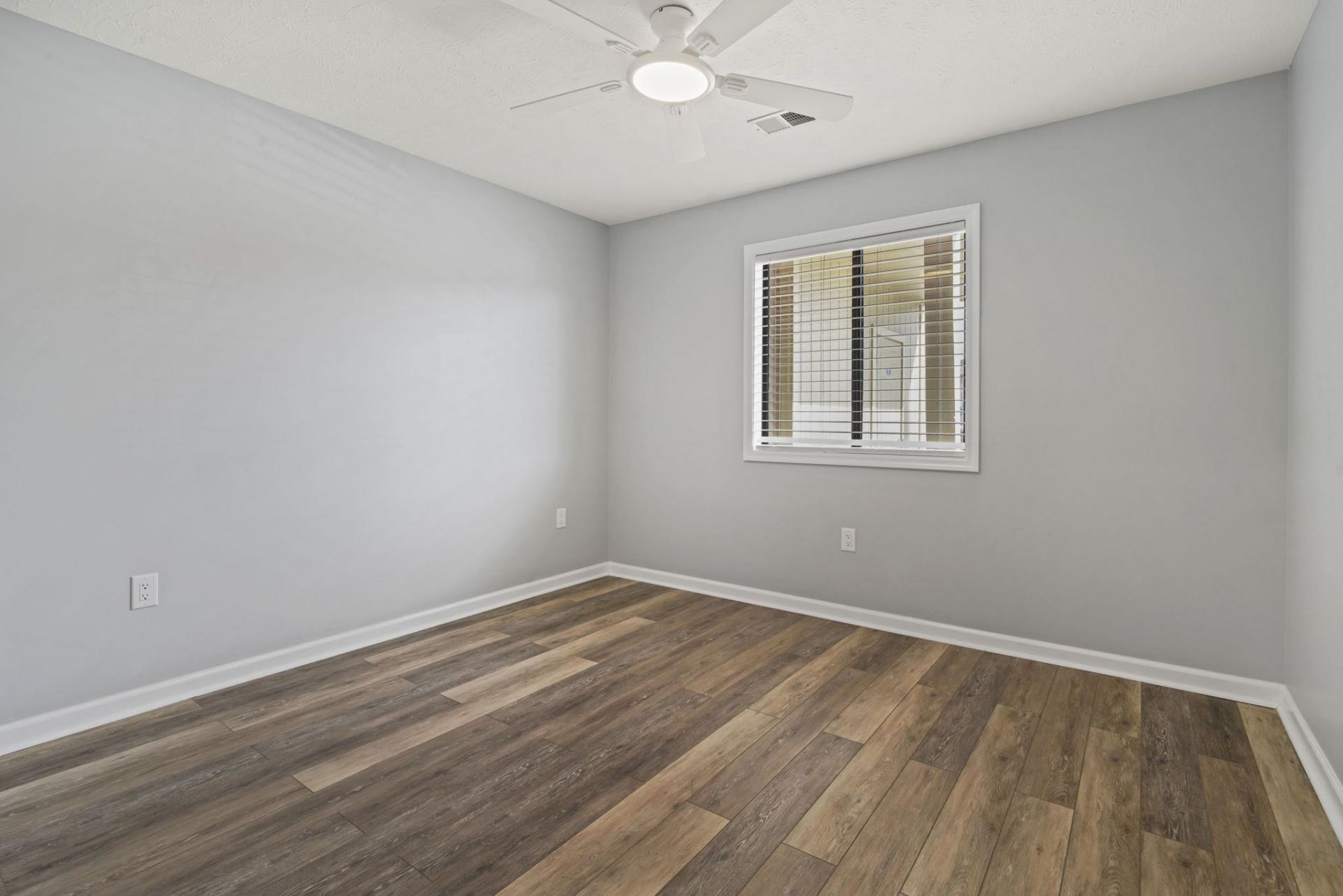 4274 Pinehurst Circle Photo 17