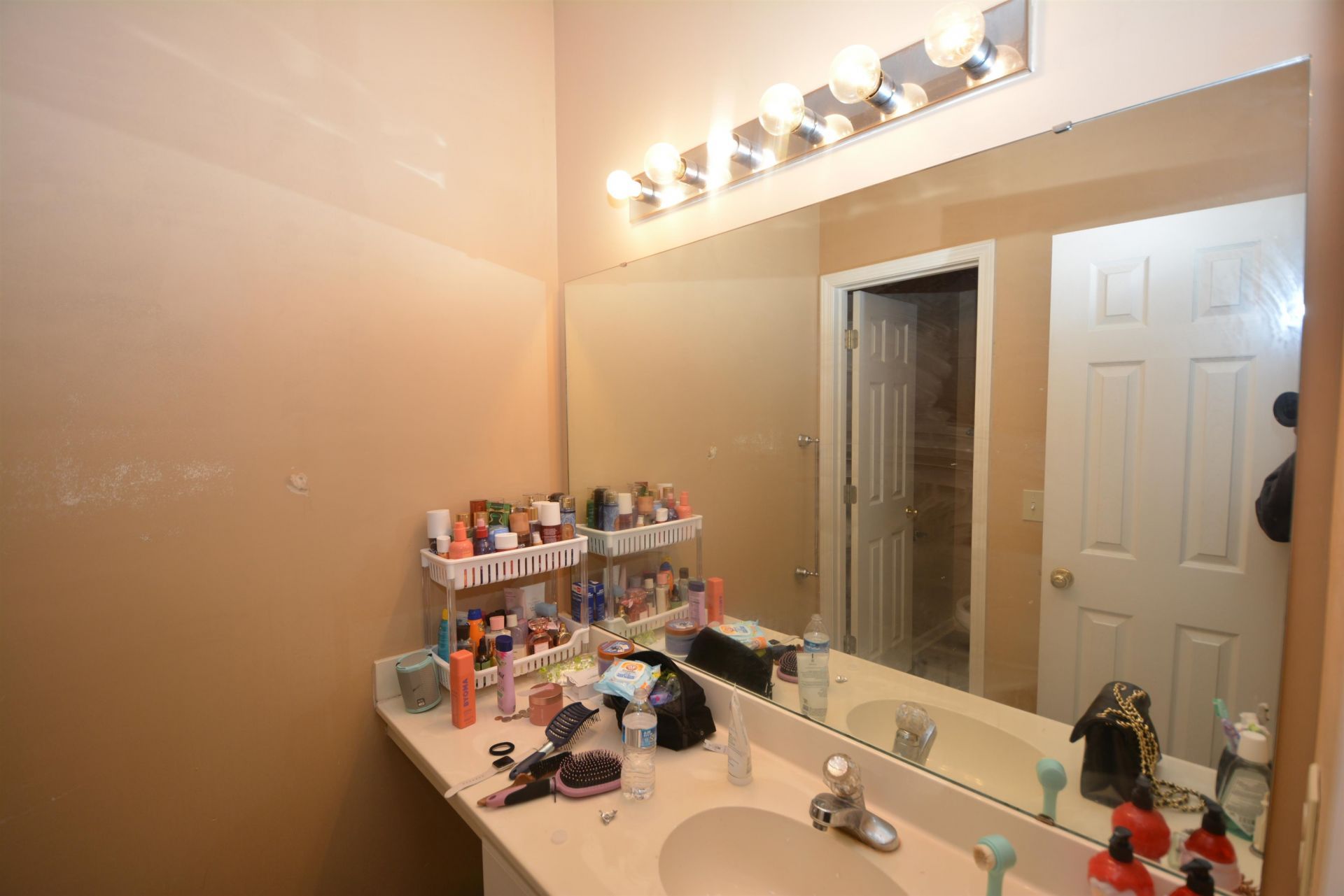 650 River Oaks Dr. Photo 19